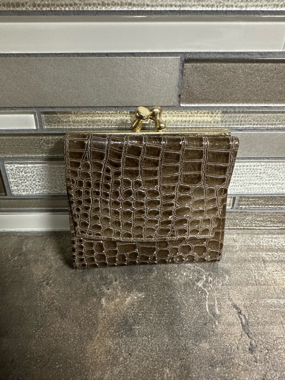 Vintage Jad trifold croc embossed wallet